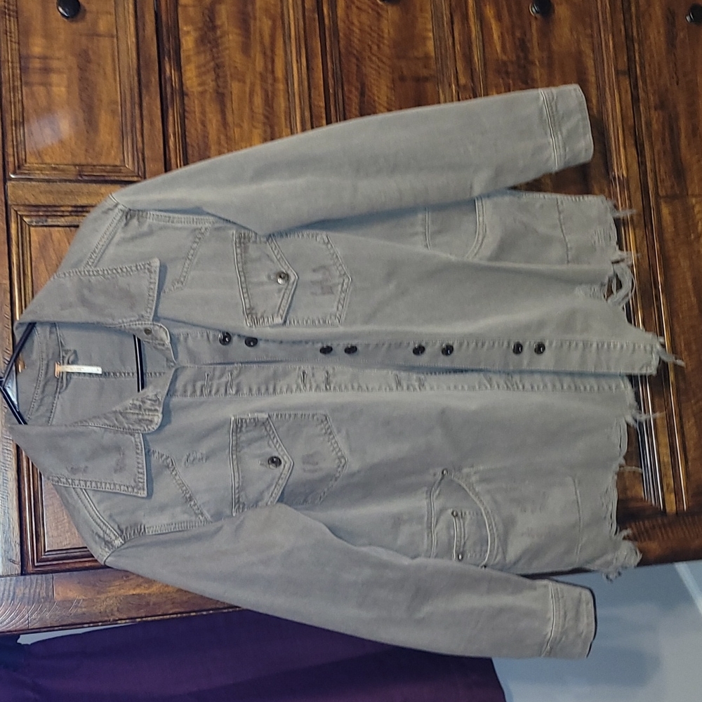 Free People! Womens sz Med, green distressed jean jacket. Mint condition!  NWOTS